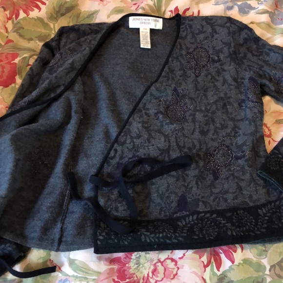 Vtg JONES NEW YORK Size Small P
100% Lana Merino Wool True Wrap Floral Metallic - Picture 14 of 17